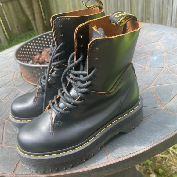 Dr Martins - Picture 2 of 3